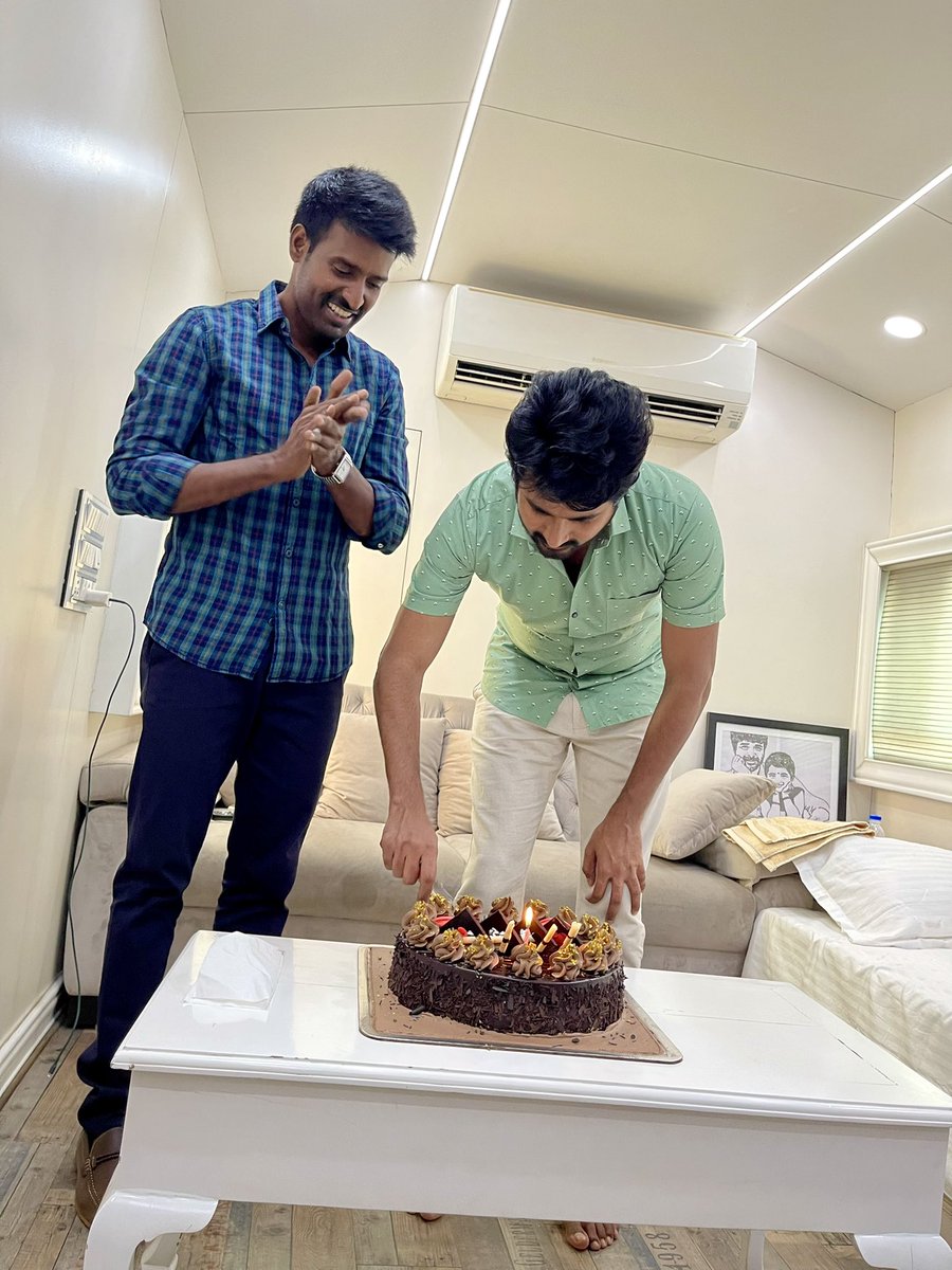 skopt_official's tweet photo. Their Bonding 🥺🤍✨
#HappyBirthdayPrinceSK #PrinceSK #SKOPT 

@Siva_Kartikeyan @sooriofficial
 @AllIndiaSKFC https://t.co/xAA6bkJTga