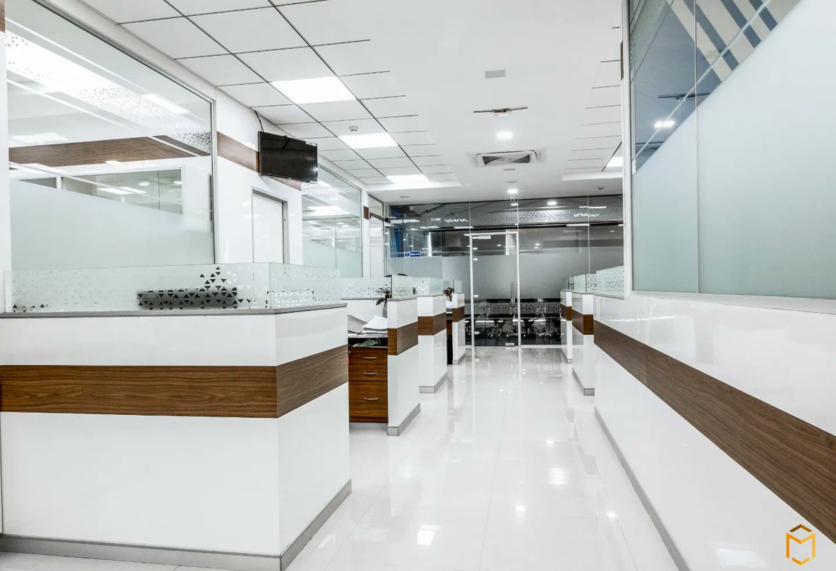 madrasarch's tweet photo. The open office design with the encompassing white canvas and subtle brown bands harness maximum light creating bright ambience, houses ergonomic seating, and enhances visual comfort.
#OfficesBySMA #InteriorDesign #StudioMadras #Workstation #WorkplaceDesign #Bangalore #Trineva https://t.co/lGPtiEaTcU