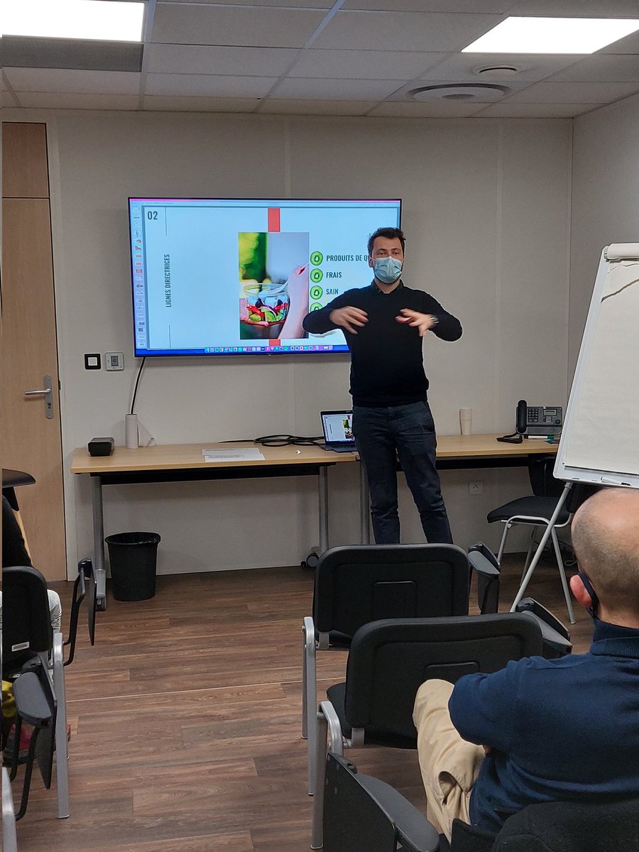 #TousMobilisés ;#AvecPoleEmploiLomme, Ce matin VERTU FOOD à rencontré 7 demandeurs d'emploi dans le cadre de l'ouverture de son kiosque de vente de fruits et légumes frais découpés à  Carrefour Lomme.
👉2 candidats recrutés 
👏à toute l'équipe 
<a href="/DoleRudy/">Rudy Dole</a> <a href="/CornetteElisab1/">Cornette Elisabeth</a>