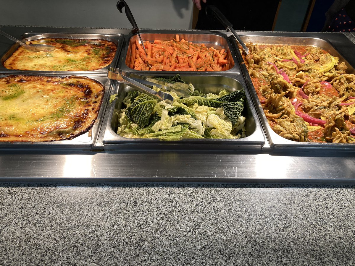 The oasis vegan choices today are butternut squash & spinach lasagne or Vegetable & lentil dahl with onion banji @RDEcatering @sustainableRDE @RDE_Dietitians @RDEhospitals #vegans