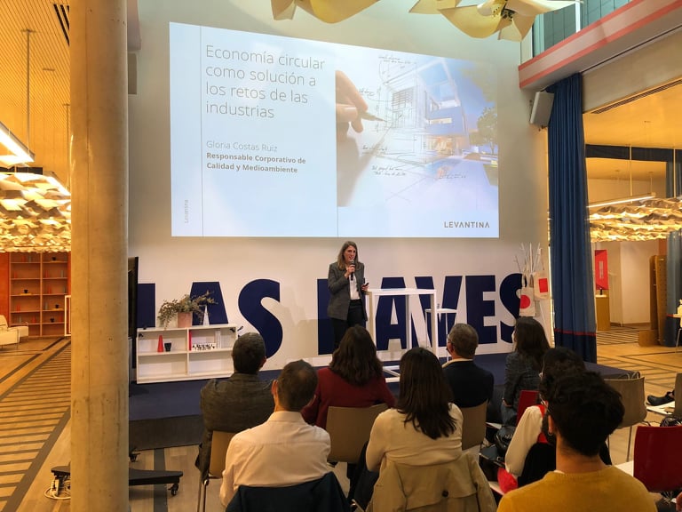 ADCV_com's tweet image. El @GrupoLevantina da nueva vida a residuos inertes del descarte de piedra natural, con aplicaciones y soluciones orientadas a restaurar zonas degradadas, según expica su Quality Manager, Gloria Costas, en jornada #EstudioEnCircular encircular.es