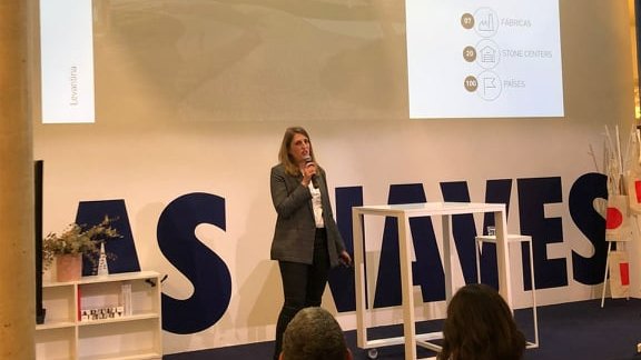 VLCILab's tweet image. El @GrupoLevantina da nueva vida a residuos inertes del descarte de piedra natural, con aplicaciones y soluciones orientadas a restaurar zonas degradadas, según expica su Quality Manager, Gloria Costas, en jornada #EstudioEnCircular en @LasNavesINN