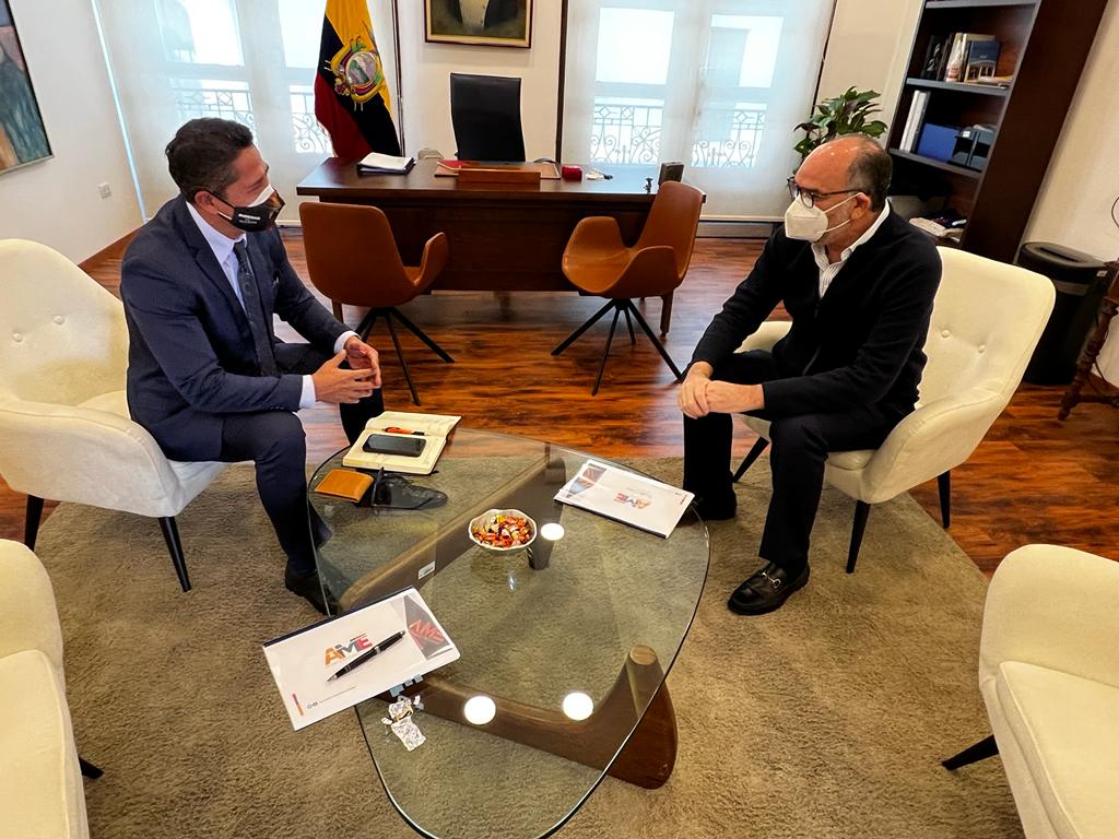 Mantuve una reunión con el secretario general de Administración Pública, Iván Correa; para socializar:
✅ Inicio de ruta AME
✅ Primer encuentro Amazónico
este último se realizará con la presencia de <a href="/LassoGuillermo/">Guillermo Lasso</a>, ministros y alcaldes amazónicos del país.