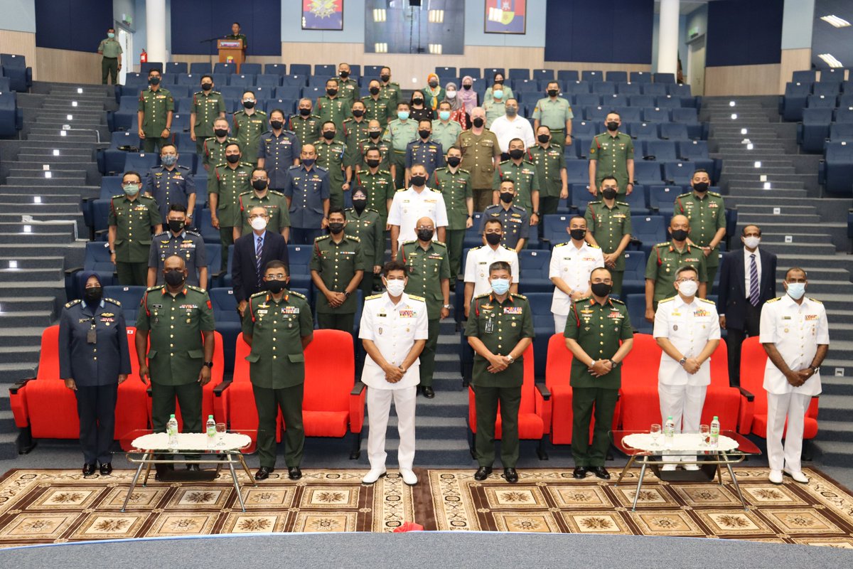 MAFSC_'s tweet photo. MAFSC Comdt

3 Jan 22, Main Auditorium PUSPAHANAS Putrajaya, Handing Over and Taking Over (HOTO) Ceremony of Commandant of Malaysian Armed Forces Staff College (MAFSC) between Brig Jen Dato' Hj Semaon bin Hj Marjuki and Brig Jen Hj Fazal bin Hj Abd Rahman https://t.co/ZriBZmgyUE