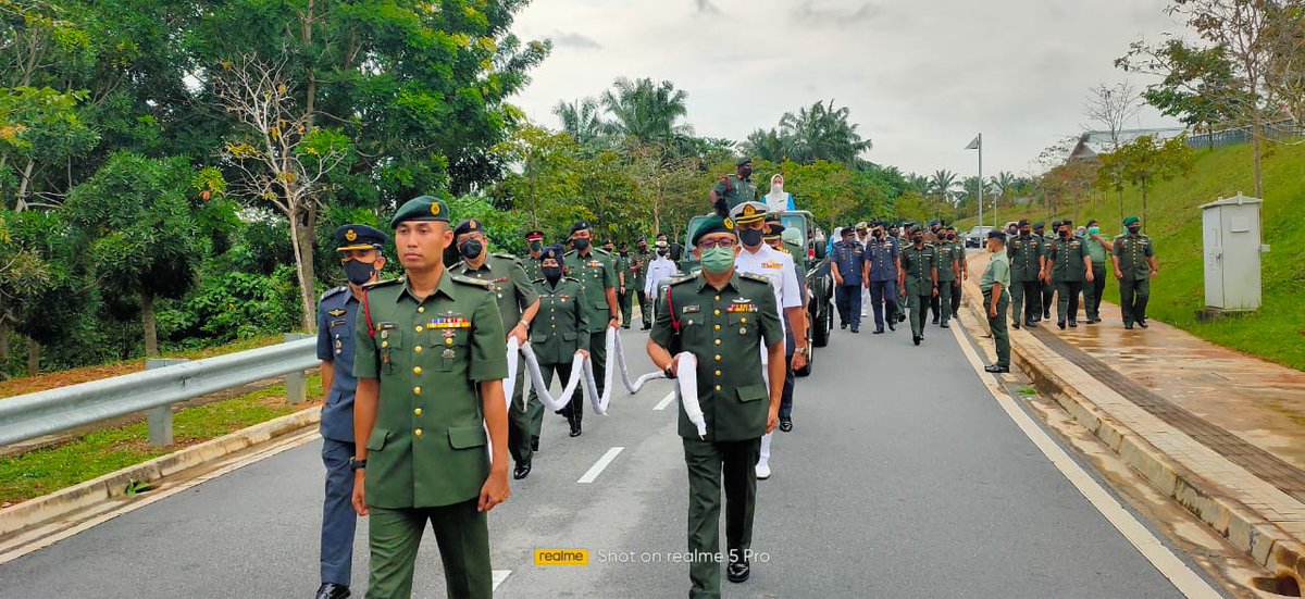 MAFSC_'s tweet photo. MAFSC Comdt

3 Jan 22, Main Auditorium PUSPAHANAS Putrajaya, Handing Over and Taking Over (HOTO) Ceremony of Commandant of Malaysian Armed Forces Staff College (MAFSC) between Brig Jen Dato' Hj Semaon bin Hj Marjuki and Brig Jen Hj Fazal bin Hj Abd Rahman https://t.co/ZriBZmgyUE