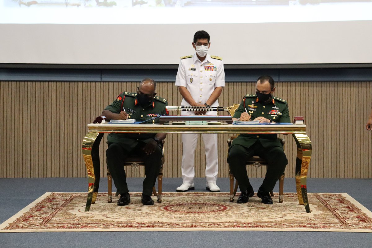 MAFSC_'s tweet photo. MAFSC Comdt

3 Jan 22, Main Auditorium PUSPAHANAS Putrajaya, Handing Over and Taking Over (HOTO) Ceremony of Commandant of Malaysian Armed Forces Staff College (MAFSC) between Brig Jen Dato' Hj Semaon bin Hj Marjuki and Brig Jen Hj Fazal bin Hj Abd Rahman https://t.co/ZriBZmgyUE