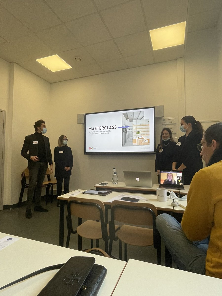 Top départ da la masterclass sur la transformation digitale du retail dans les cosmétiques 🚀

#phygital