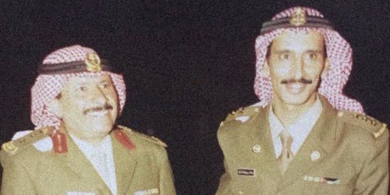EngALaryany's tweet photo. مساعد الرشيدي 
أبحث عن القمه ترى القاع مزحوم
ولا تنزل لبعض العرب و أنت عالي

خلف بن هذال 
العــز يــوم يغامــر الرجـل دونـه 
و أعمار غيرك مثل عمرك ودايع https://t.co/ffJ0XjRuqR