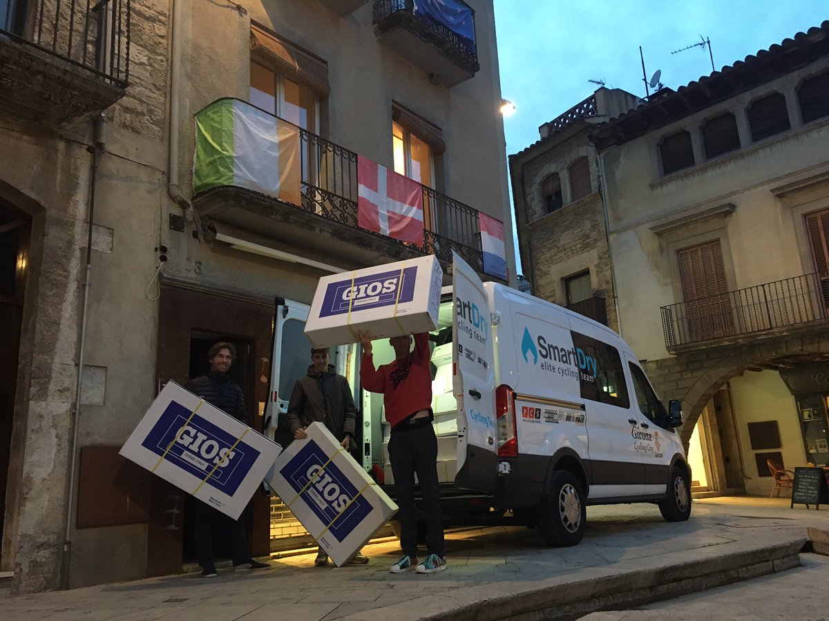 BTarresMas's tweet photo. …Ajudar a organitzar el ServiceCourse que ens cedeix la #FundacióLluísCoromina i estar fins les 00:24h montant la bici amb un company de la casa, perquè el següent dia següent tinc biomecànica i ha d’estar apunt . 

#RaceSmart
@teamsmartdry https://t.co/0EvKhQ9sr7