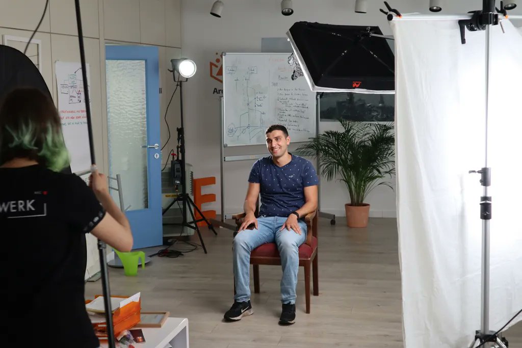 jeghiazaryan's tweet photo. #Sintwerk made an awesome video of @amlogy_austria  🤩
👉 Here are some "behind the scenes"! Will share the video too here 🤗

#Amlogy (and also me) is strongly believing that #Metaverse is our next technological transformation. So better be prepared for it 😉

-Powered by #WKO https://t.co/OIKKIQOorm