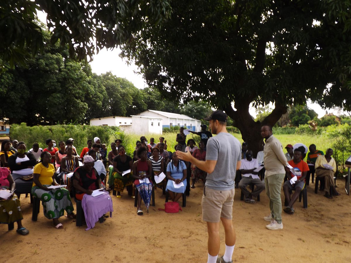 playitforwardfc's tweet image. CEO Jake Criswick and Mr lwanga Talking to parents that have children with the academy such a wonderfull moment there.