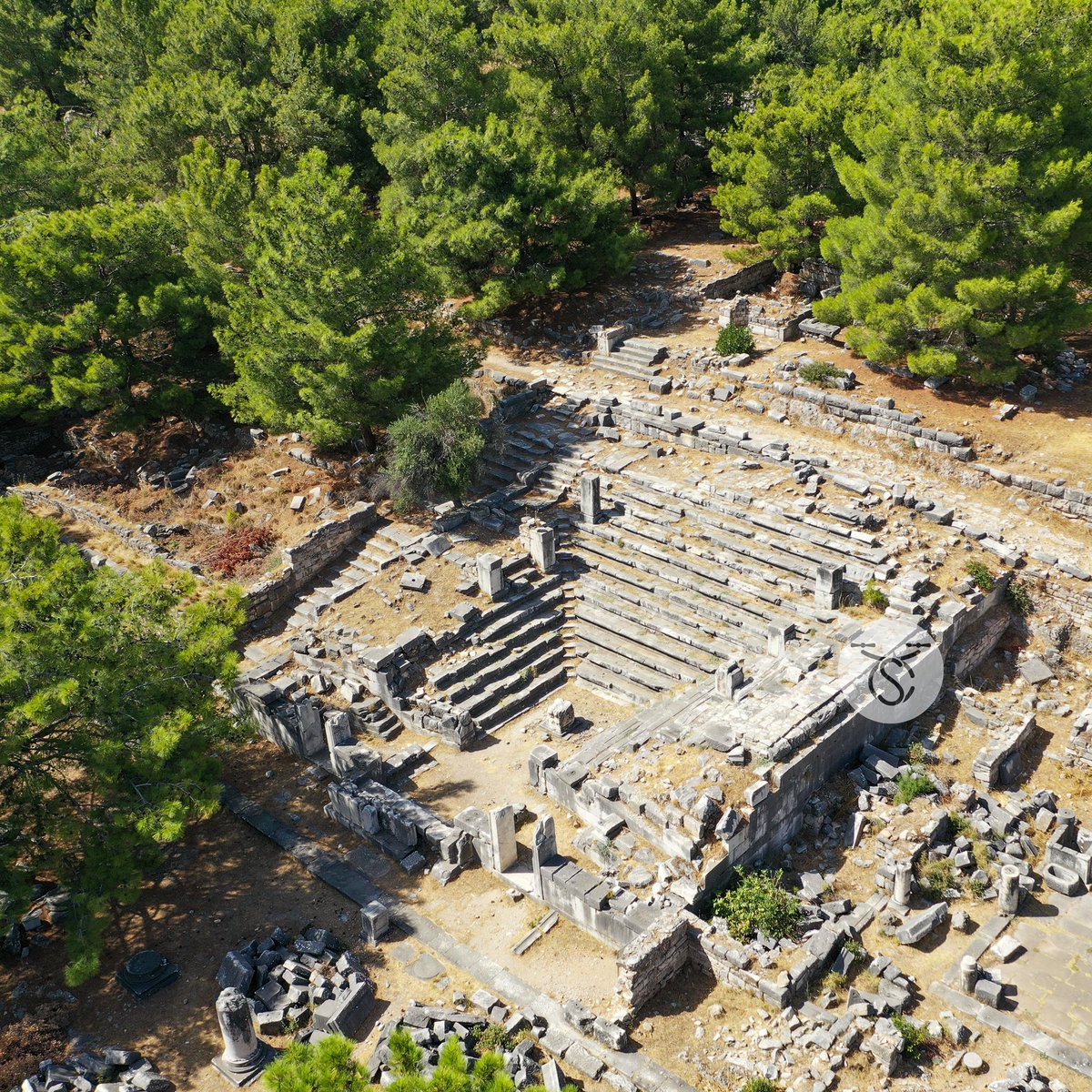 Cihancansezgin's tweet photo. The Bouleuterion ( Council house) at Priene, Aydin, TR https://t.co/zXOmhoAF1O