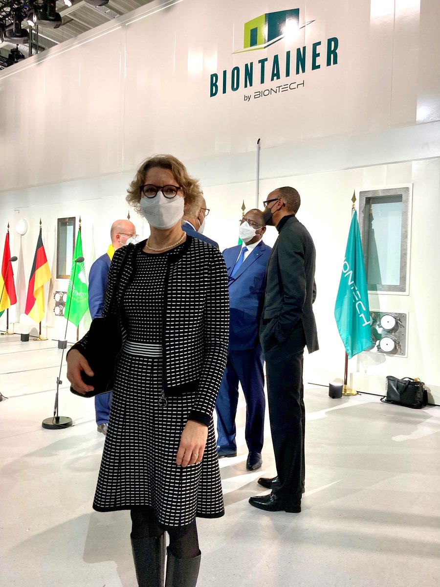deginvest_int's tweet photo. 💡💉Our colleague Franziska Hollmann, Director Industries &amp; Services, Africa &amp; EMECA, joined the inauguration of the #BioNTainers by @BioNTech_Group. With its modularly expandable "container factories" #BioNTech lays the foundations for #vaccine hubs in #Africa. #fin4dev #SDG3 https://t.co/RkxKbo5eav