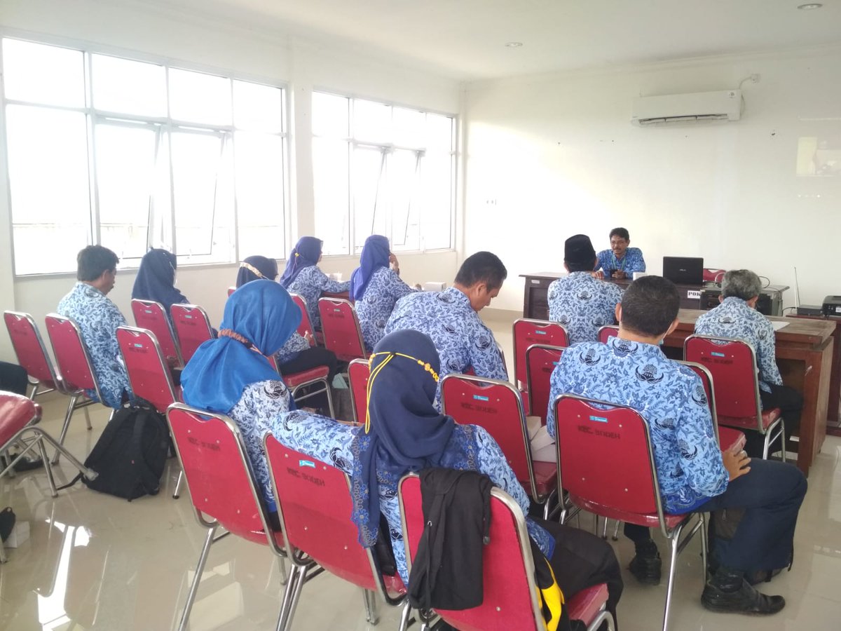 Jraganan_Bodeh's tweet photo. Rapat terkait Data Inventarisasi Aset Desa.
@tppikecbodeh 
@Kec_Bodeh 
@puspindes 
@dinpermasdespml 
@PemkabPemalang https://t.co/3X3BQ94keE
