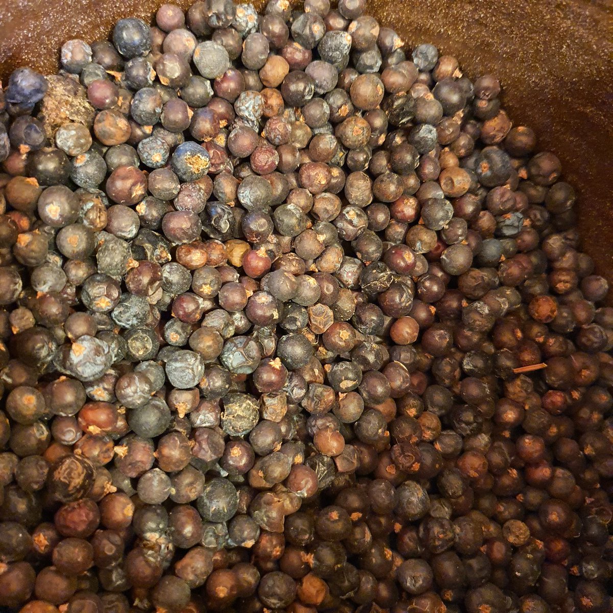 norfokgin's tweet photo. No blockchains just botanicals to make really good tasting gin. Stirred by music. 
Flavour and taste at its best
For you
#real #tangible #authentic #handmade #norfolkgin #gin #est2015 https://t.co/EvcebtsMKb