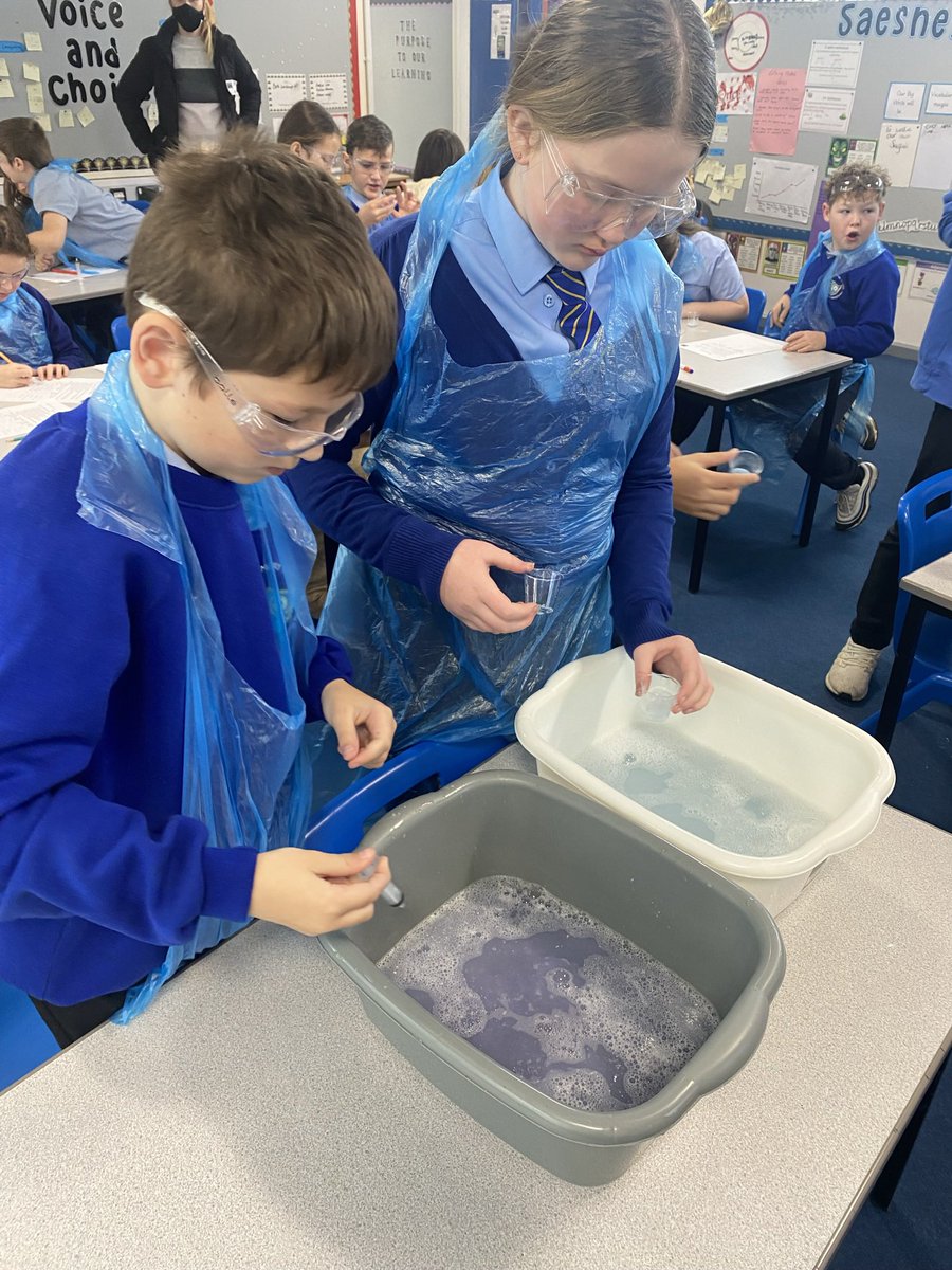MissCahill7's tweet photo. Yesterday Year 6 took part in a Potions workshop! It was great fun turning our classroom into a lab while learning about PH levels, acids and alkalis 🧪 Thank you @firstcampus @cardiffuni @MiltonPrimary17 https://t.co/iijE1OoSTF