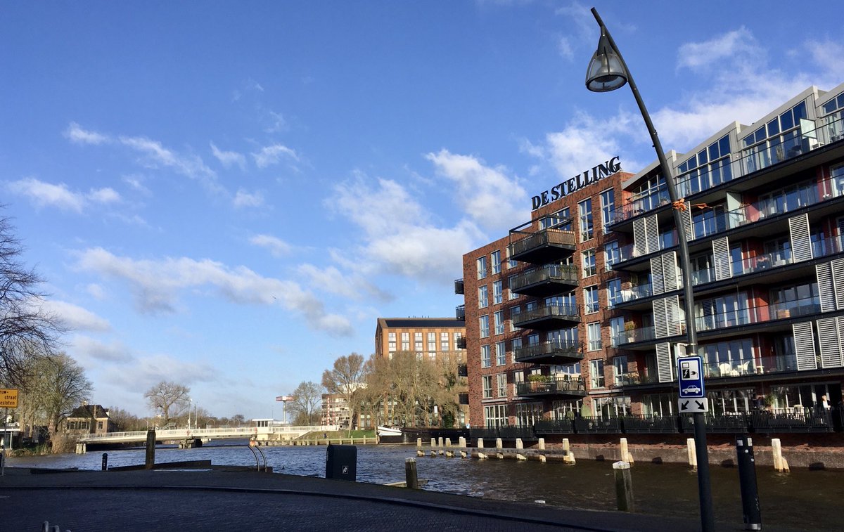 WilOene's tweet photo. Hoog water #rodetorenbrug #storm #destelling @HanzestadZwolle https://t.co/xBh2I2Gjlh