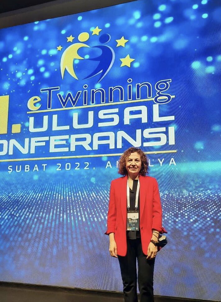 SehitNevzat1's tweet photo. eTwinning 11.Ulusal Konferansı açılış ve ödül törenine katılan öğretmenimiz Pınar Yücel’e başarılarının devamını diliyoruz.
@tcmeb @MersinMEM @toroslarmem @tretwinning @eTwinningMersin @Nazmikendigele1 @bircankeles https://t.co/Ve314mI0CB
