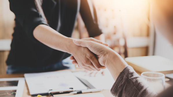 Virksomhedernes kamp om de bedste salgs- og marketingprofiler er for alvor sat ind. Ledigheden styrtdykker og antallet af jobannoncer skyder i vejret. Dette giver dig ekstra gode kort på hånden, når du skal til den årlige #lønforhandling.
bit.ly/3BtVkKb