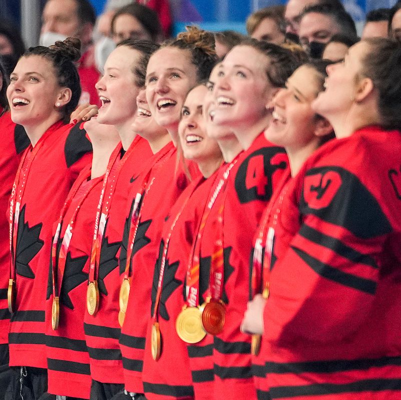 📸 Golden moments. 🥇🇨🇦
 
#TeamCanada | #Beijing2022