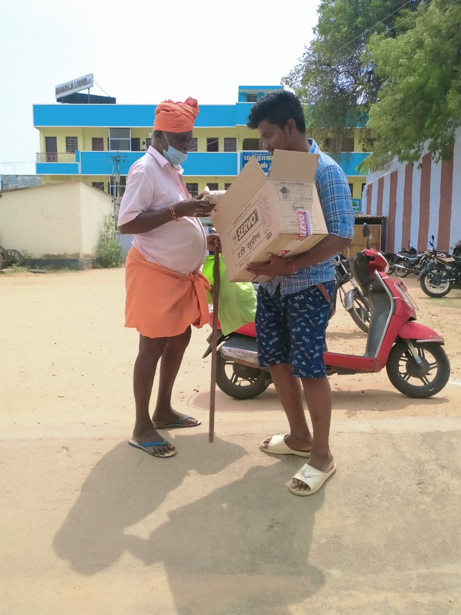 CLBalaji_SKFC's tweet photo. @Siva_Kartikeyan அண்ணன் பிறந்தநாளை முன்னிட்டு @NellaiSKFC  சார்பாக மதிய உணவு வழங்கினோம் ❤

#HappyBirthdayPrinceSK

@AllIndiaSKFC @mohandasspugal 
@AnandSkfc @navneth @Online_SkFc 
@SK_Trends @RajaNellaiSKFC https://t.co/SSO7HJp579