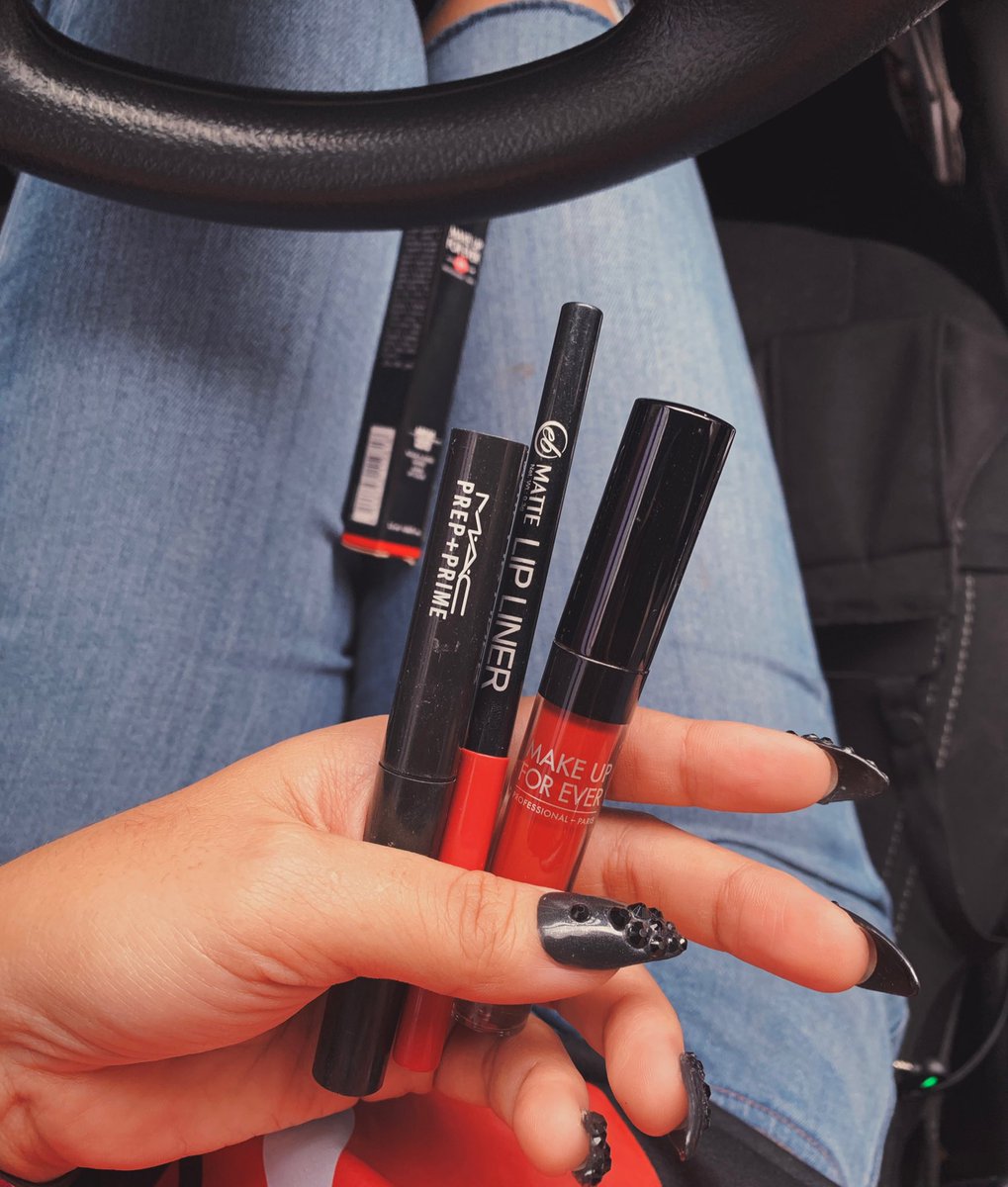 macronikki's tweet photo. Ima revive this thread coz nilabas ko na naman sila. Giving high remarks to Ever bilena lip liners — ang creamy, glides easily. 👍👍
EB - vamp red, Make Up Forever - 403 #lipstickswatches #makeupforever #everbilena https://t.co/vtA6Y8nQB0