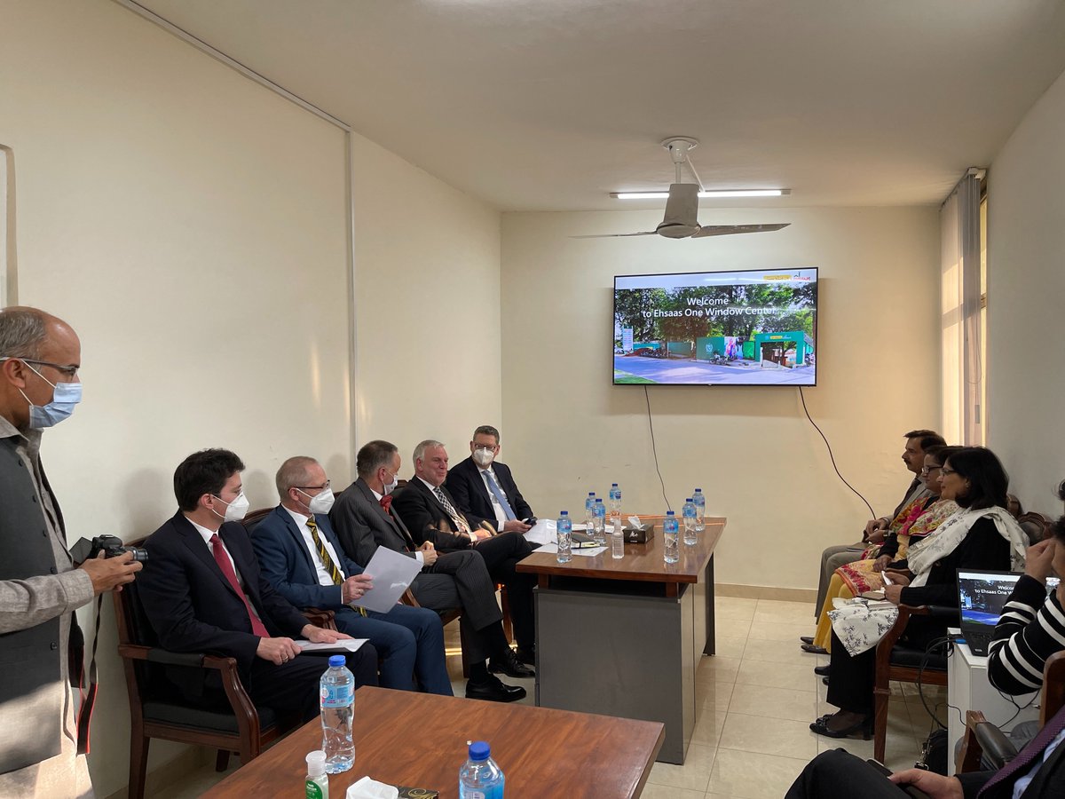 GermanyinPAK's tweet photo. Accompanied 🇩🇪delegation headed by State Sec. @JochenFlasbarth to #OneWindowEhsaas Centre in Isb. Impressed by the @SaniaNishtar-led comprehensive approach to social welfare!Grateful to govt for making social protection top priority.🇩🇪 looks forward to continued good cooperation! https://t.co/0bC1QM1vN6