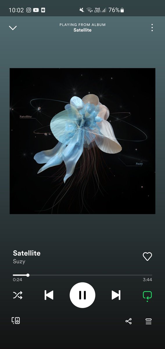 UKlYOYUGEN's tweet photo. SATELITTE IS OUT!

Omg omg omg. It's so different! Not this sounding like Haley Williams or Avril Lavigne!😭 
Let's Goooo! GOD SUZY 🔥🔥

#SUZY_SATELLITE_OUT_NOW #Suzy #배수지 #수지 #BaeSuzy #SuzyBae https://t.co/Z8FYvpB7rN