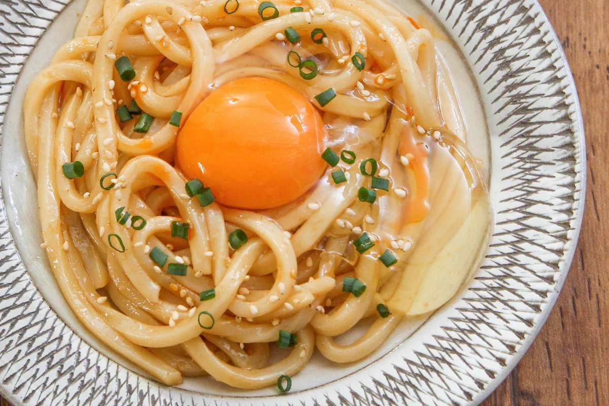 電子レンジで作ったとは思えない美味しさに仕上がる？！簡単で美味しそうな「うどん」レシピ！