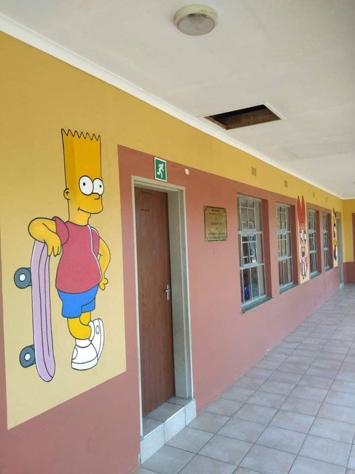He paints beautiful cartoons on Day Care Centre walls 🙌🏾🙌🏾