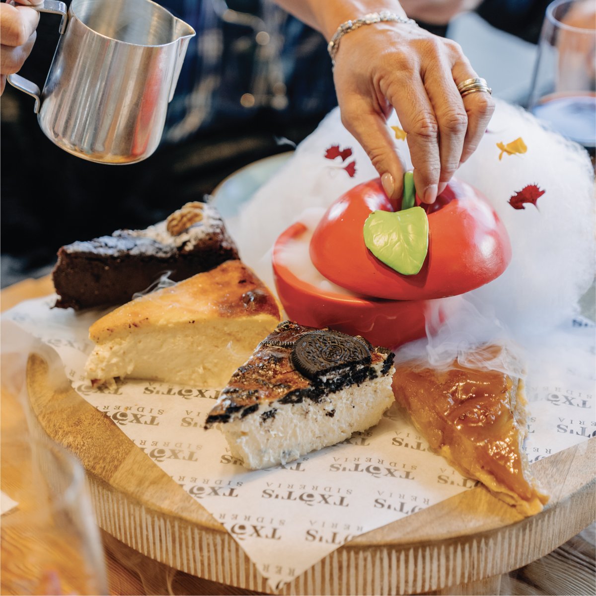 Ben aviat podreu descobrir les novetats i una carta de postres ben deliciosa 😋

Us esperem a #Roses, #Figueres i a #Empuriabrava per fer un txots 👌

#sidreriatxots #txotsfigueres #txotsroses #txotsempuriabrava #postres #cheesecake #novetats #figueres #costabrava