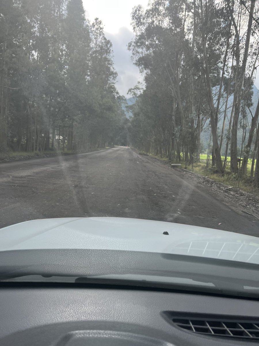 ICHelmuth's tweet photo. Definitivamente nos ven la cara en cada momento, cobran peaje en la vía ubate-lenguazaque donde tienen paso a un carril por la obra y el 80% de la vía es destapada y en muy malas condiciones @CundinamarcaGob cobren por una vía decente y que ayude a la población muy triste https://t.co/YFa0c1DDRt