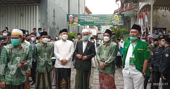 Selamat dan sukses harlah NU ke 99 dihadiri oleh Ketum PBNU KH. Yahya Cholil Tsaquf yg dilaksanakan di gedung HoofdBestuur Nahdlatoel Oelama kota Surabaya