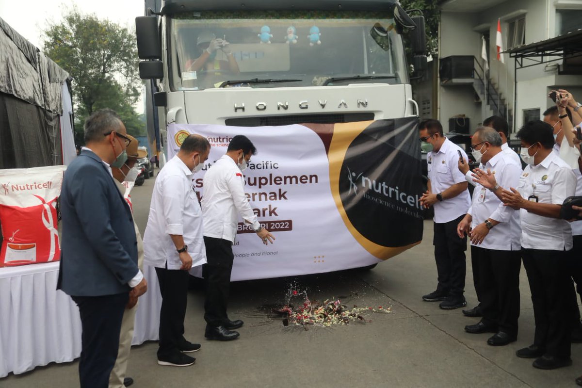 Syahrul_YL's tweet photo. Dalam menghadapi persaingan pasar luar negeri, kita tidak hanya mengejar kuantitas saja, tetapi juga harus diikuti dengan kualitas produk yang sesuai dengan standar internasional. 

Untuk itu, sertifikasi produk pangan menjadi sangat penting. https://t.co/EwESIaR4kh