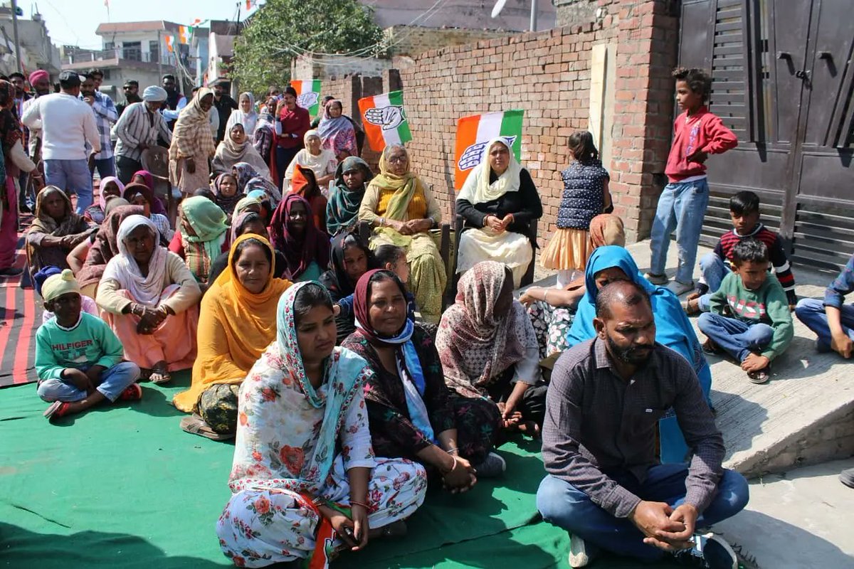 ਅਲੌਰ ਪਿੰਡ ਨਿਵਾਸੀ ਬੜੇ ਚਾਅ ਨਾਲ ਮਿਲੇ ਤੇ ਸਭ ਨੇ ਕਿਹਾ ਕੀ ਉਹ ਸਿਰਫ ਕਾਂਗਰਸ ਨੂੰ ਹੀ ਵੋਟ ਪਾਉਣਗੇ ਕਿਉਂਕਿ ਕਾਂਗਰਸ ਨੇ ਹੀ ਪੰਜਾਬ ਨੂੰ ਵਿਕਾਸ ਵੱਲ ਤੋਰਿਆ ਹੈ।