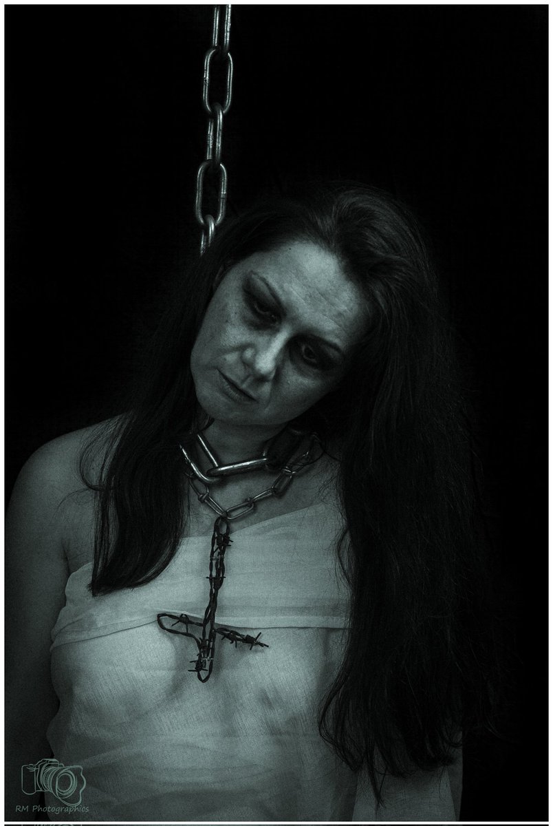 RoelMaat's tweet photo. I love my neighbour.... #horror #photoshoot https://t.co/QKSyIzlSOc