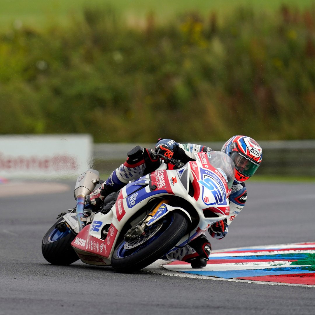 SuzukiBikesUK's tweet photo. #FlashbackFriday to Danny Kent on the way to securing his first podium at Thruxton Park last year 🥉

Here's hoping we'll see more of this in 2022! 🤞

@_HawkRacing | @DannyKent52 | @OfficialBSB 

#Suzuki #SuzukiBikes #SuzukiBikesUK #BSB #BuildbaseSuzuki #HawkRacing https://t.co/DJ1bK6C3ZW