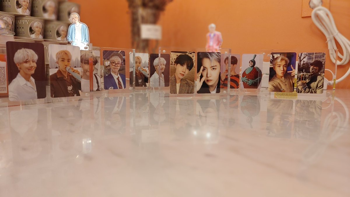lovetoshare4all's tweet photo. #J-hope day #샤넬 다이닝 라운지 #이촌동 골목 #bts #happyhop https://t.co/Jc7ulXQXWl