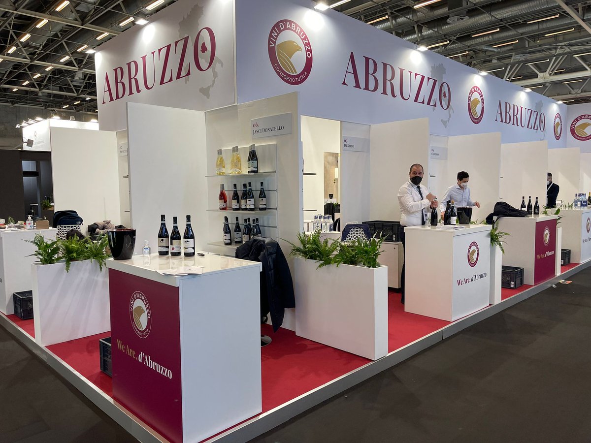 UniversalMrktng's tweet photo. Wine Paris &amp; Vinexpo Paris 2022 is celebrating the joy of being reunited with inspiring and insightful product choices and events… https://t.co/rS2vnIJGv3