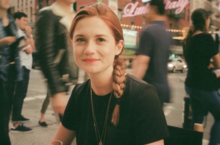 Happy birthday to my comfort person, bonnie wright<3 
