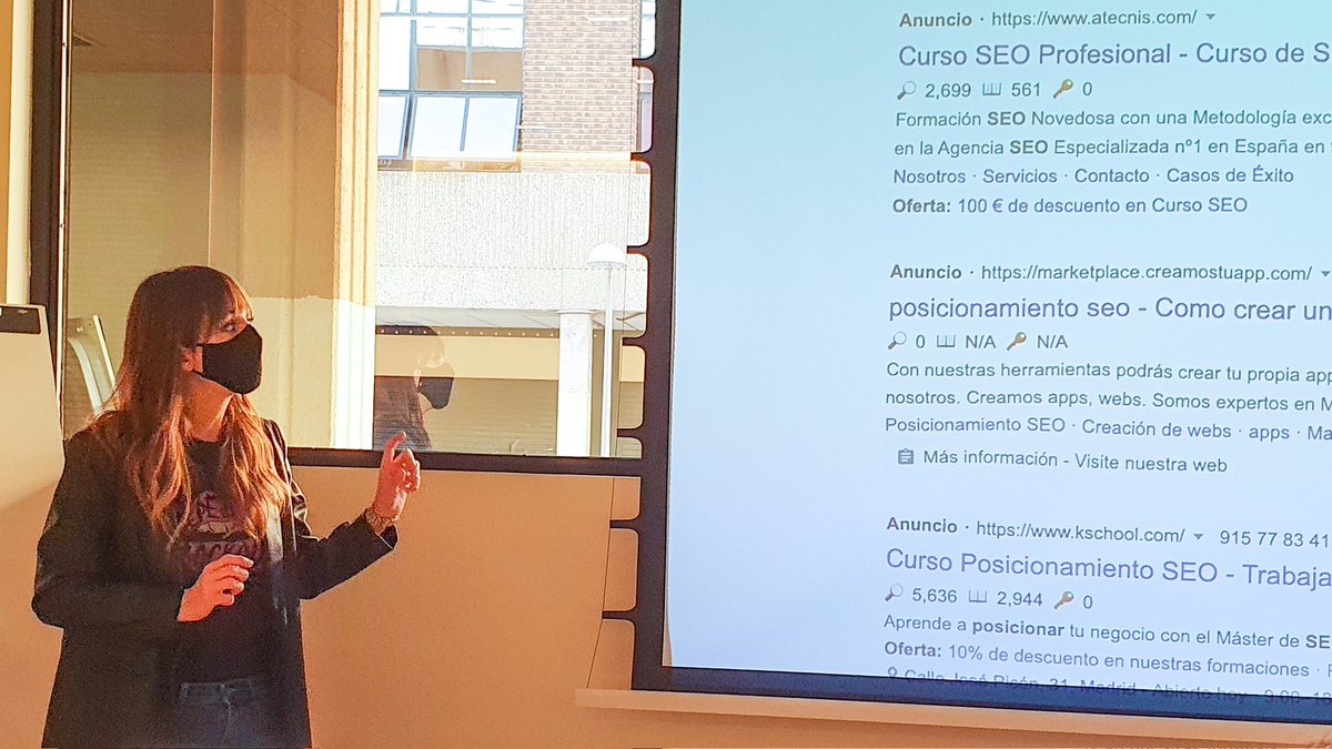 Vaya sorpresa con <a href="/LuciaSalvest/">Lucía Salvador</a>! Pensaba que el #SEM era un tostón y me está encantando. Los profesores de <a href="/aulaCM/">Aula CM - Escuela de Comunicación y Marketing</a> son lo más. #Equipo227