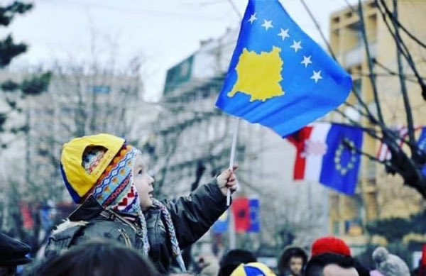 Happy Independence Day, 🇽🇰 &amp;  #Albanians all over the world! A day to remember with respect those who sacrificed everything for this day and take pride in all that has been achieved! 🇦🇱🤝🇽🇰
#kosova14