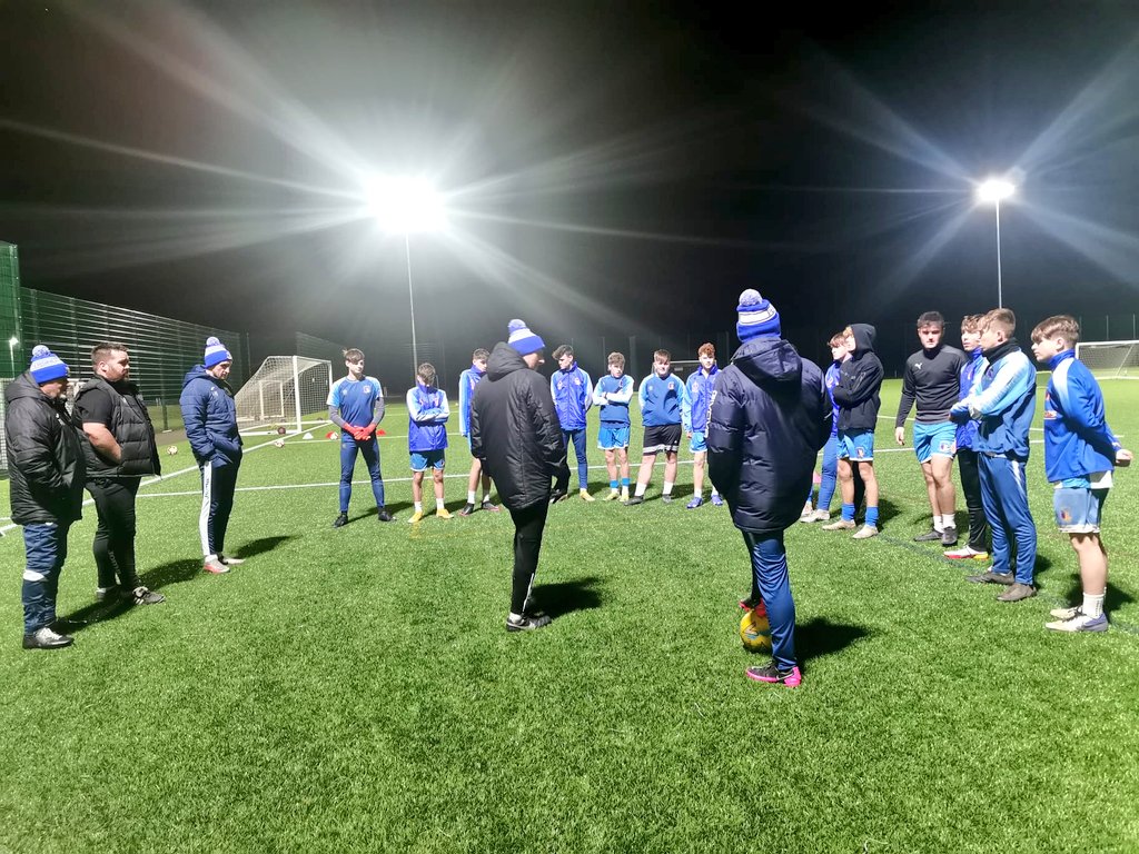 TRAINING | With the disruption to the First Team schedule this week; our management team took Pershore Town Under 17's training last night in some tough conditions. Huge thank you once again to <a href="/EveshamUnitedFC/">Evesham United FC</a> for use of their superb 3G surface!