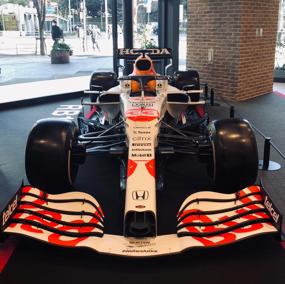 ありがとうHONDA日の丸カラーのレッドブルF1実車を見た ありがとうHONDA日の丸カラーのレッドブルF1実車を見た