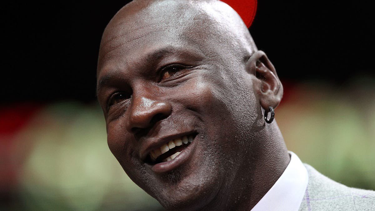 Happy birthday Michael Jordan 🏀

We have a Solana NFT present for you!

Remember, Hold to have gifts on your next birthday, you will receive gifts throughout the year 🎁😉

He seems to have liked it 🤭