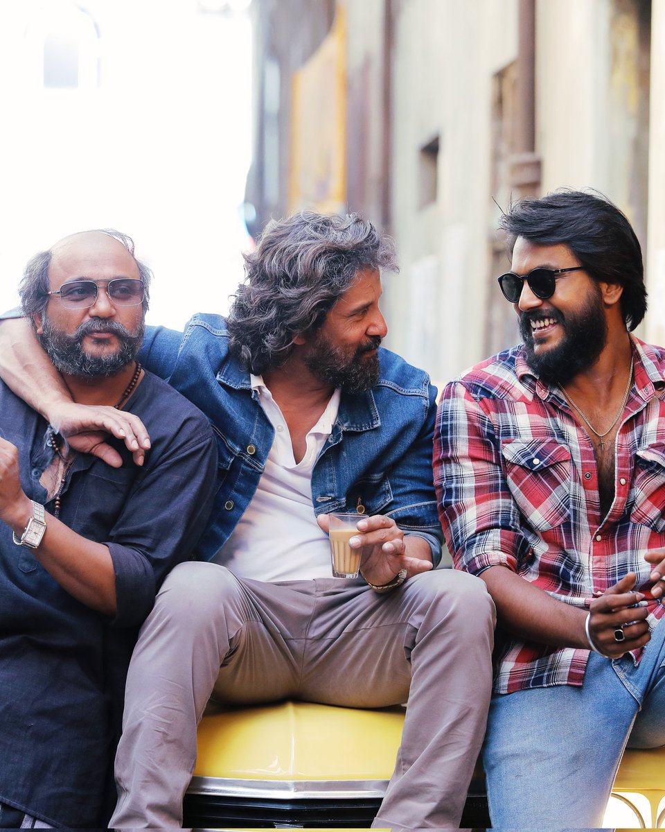 chiyaanCVF's tweet photo. #GandhiMahaan , #Sathyavan &amp; #Rocky 

#ChiyaanVikram
@actorsimha #Sananth #DhruvVikram

#BlockBusterMahaan

Watch #MahaanOnPrime now, only on @PrimeVideoIN 

@sooriaruna @Kalaiazhagan15 @proyuvraaj @mugeshsharmaa https://t.co/I8pf7fzXEB
