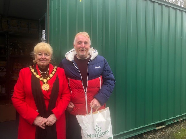 LrcCommunity's tweet photo. Chairman Cllr @Tegwendevichand  welcomed the new Llwynhendy/Pemberton Foodbank container today along with Mr Andrew Mayor one of the volunteers at the Foodbank. @sharendavies1 @JasonHa72932139 @FoodbankUK https://t.co/31iwqqX2Za
