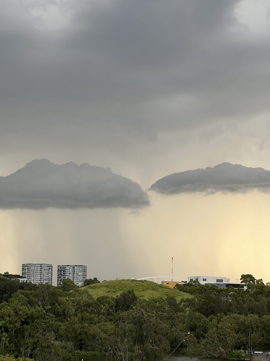 Vouls1969's tweet photo. Sydney storm ⛈ amazing 
View from the Waterview Homebush 

#SydneyStorm #homebush #sydney https://t.co/yvlSadPebF