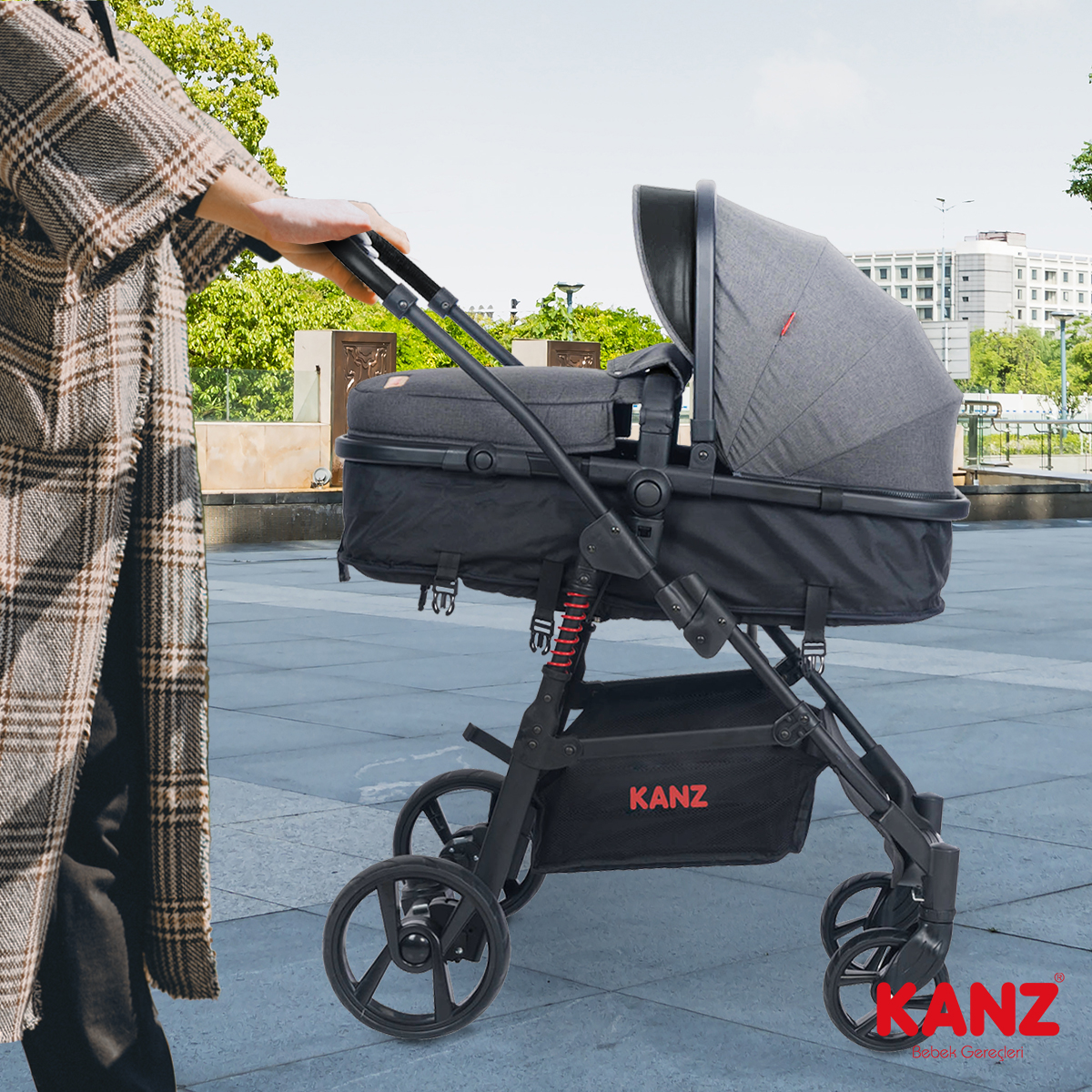 KanzBebek's tweet photo. Kanz d-GO bebek arabası, çift yönlü kullanımı ve bebeğinizin konforu ve sürüş rahatlığı için amortisörlü tekerlekleriyle her zaman ergonomik her zaman ona yollar dümdüz.

d-GO ile güneşli günlerin keyfini çıkartın!

#Kanzbebek #Bebek #BebekArabası #Seyahat #Konfor #Güvenlik https://t.co/1HkpwrPzY7