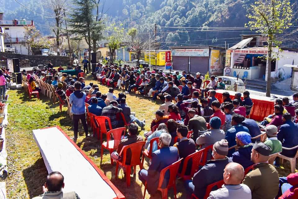 AAPUttarakhand's tweet photo. .@ColAjayKothiyal जी ने आज गंग���त्री विधानसभा के सभी कार्यकर्ताओं से मुलाकात करके उनका आभार व्यक्त किया।

उत्तराखंड नवनिर्माण की हमारी लड़ाई जारी रहेगी। https://t.co/86qiWzmeYd